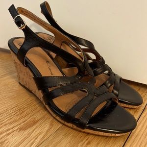 Sofft Women’s black wedge sandals size 8
